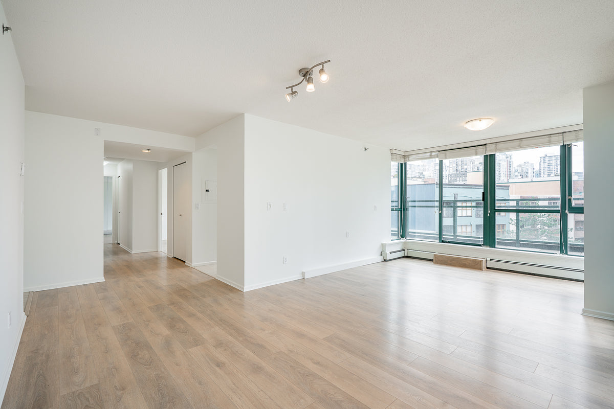 289 Drake St, before staging
